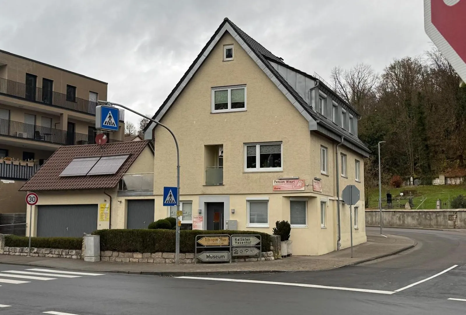 Gaestezimmer , Pension Wauri contacts