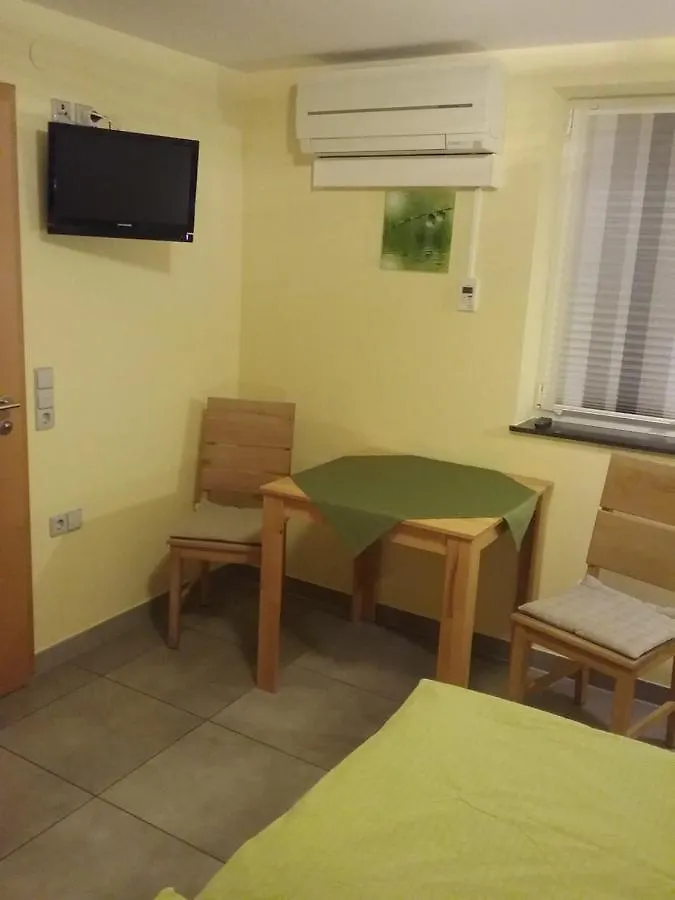 Gaestezimmer , Pension Wauri Waldenbuch